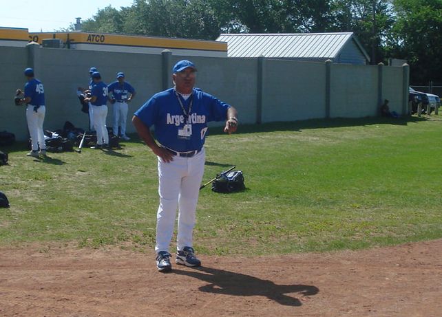 Solis fue entrenador del equipo nacional muchos años.