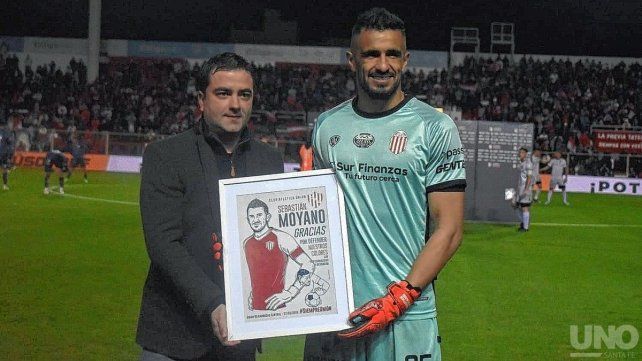 Los directivos de Unión le rindieron tributo al arquero Sebastián Moyano Los directivos de Unión le rindieron tributo al arquero Sebastián Moyano