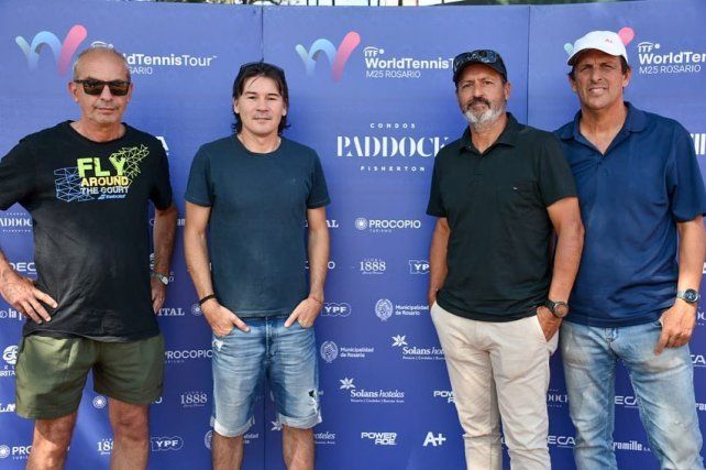 Jorge Capella, Guillermo Coria, Alberto Mancini y Carlos Castellán. El capitán del equipo argentino de Copa Davis estuvo presente en la final disputada en Jockey.