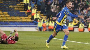 ¡Gritalo Marco! Ruben convirtió su gol número 107 en Central y quedó como el máximo goleador a nivel internacional.