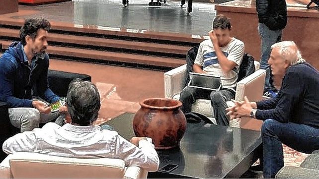 Para la dirigencia de Colón sigue siendo el DT hasta tanto no comunique oficialmente su renuncia.