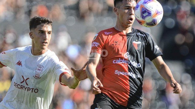El paraguayo Carlos Arrúa viene sumando actuaciones en Colón como para afirmarse en el equipo titular.