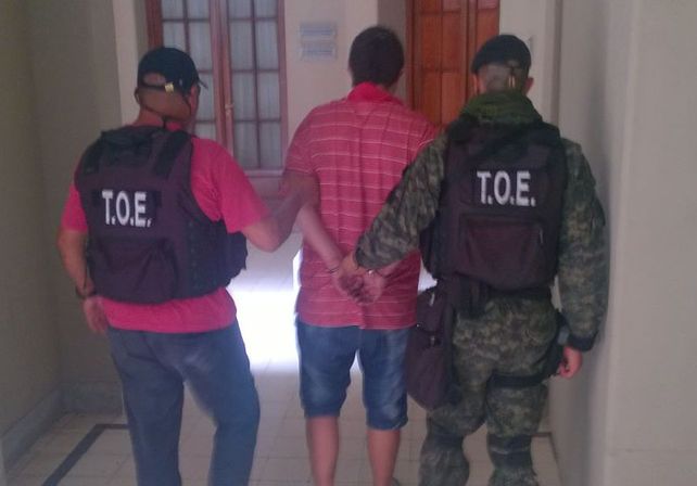 El jefe de la barra de Independiente estaba con el jefe de la barra de Colón cuando lo detuvieron.