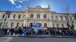 Desde enero de 2024, en la Universidad Nacional del Litoral (UNL) renunciaron más de 151 docentes y auxiliares y el resto solicitó licencia