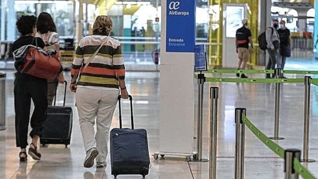 Migraciones restringe el ingreso por las fronteras por la variante Delta