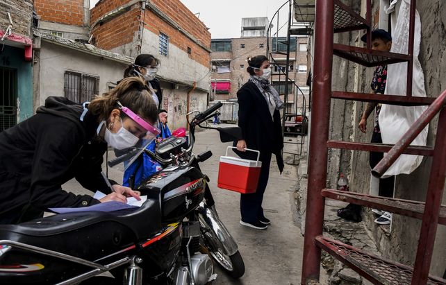 Buenos Aires. Operativo de detección del virus ayer en la villa 1.11.14.