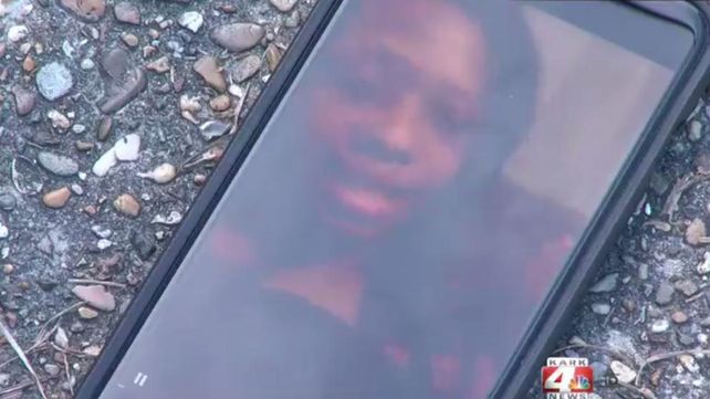 Una joven falleció mientras estaba transmitiendo en vivo con su hijo por Facebook