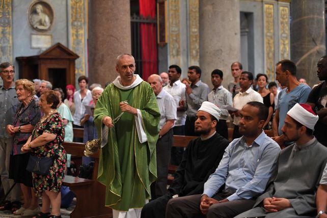 todos juntos. Misa en Santa María en Trastevere