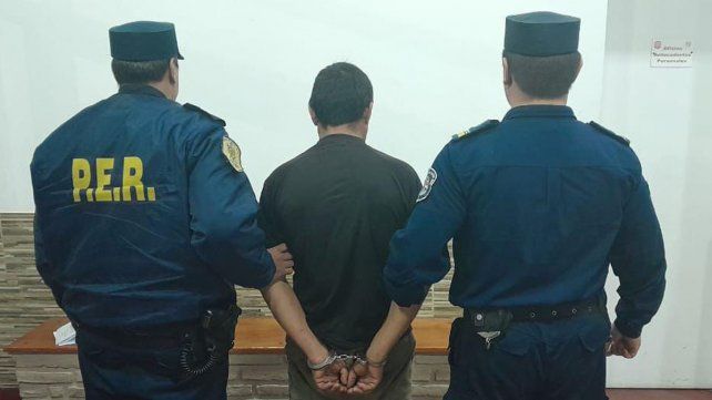 Un hombre fue detenido en Santa Elena tras protagonizar un violento episodio.