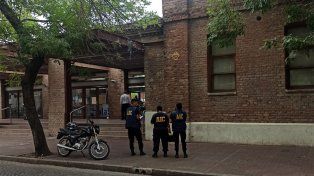 La policía en el Centro Municipal de Distrito Centro. La investigación ya está en curso.&nbsp;