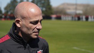 El Gallego Méndez, DT de Newells, que se juega mucho ante Argentinos.