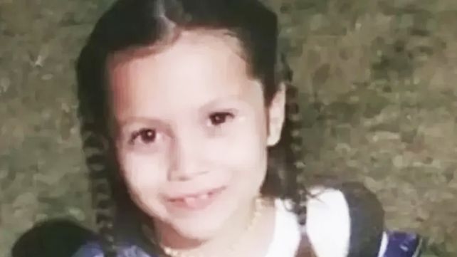 Familiares y vecinos velan a la niña Kim Gómez de 7 años víctima de dos delincuentes menores de edad