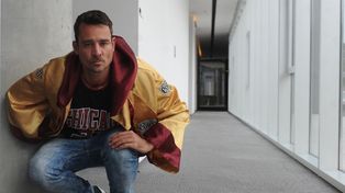 El padrastro de Chano dijo que se encerraron en un auto ante el ataque del músico