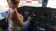 La vedette está acusada de poner en riesgo un avión.