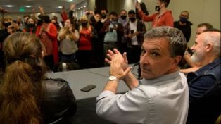 Otros tiempos. Ignacio Astore al ser elegido por amplia mayoría como presidente de Newells.