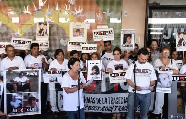 Los familiares destacaron que el pasado 29 de diciembre fueran condenados 21 responsables por el choque del tren.