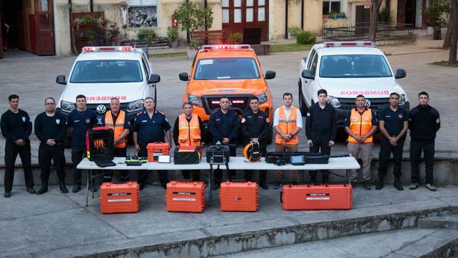 El grupo de Bomberos Voluntarios de Santa Fe que asistirá en la búsqueda de la pareja de jubilados&nbsp;