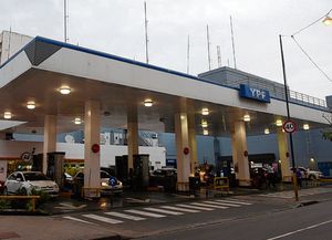 Empresarios aseguran que el precio de la nafta está atrasado 35 por ciento