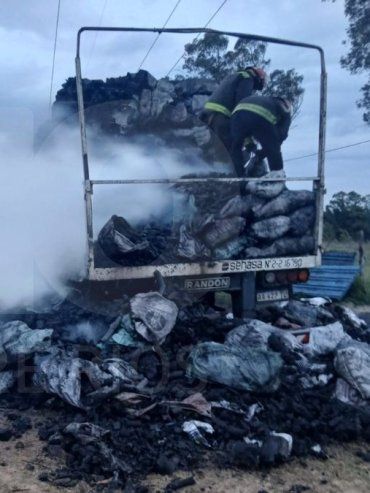 Concordia: Incendio afectó a dos acoplados en Colonia Ayuí