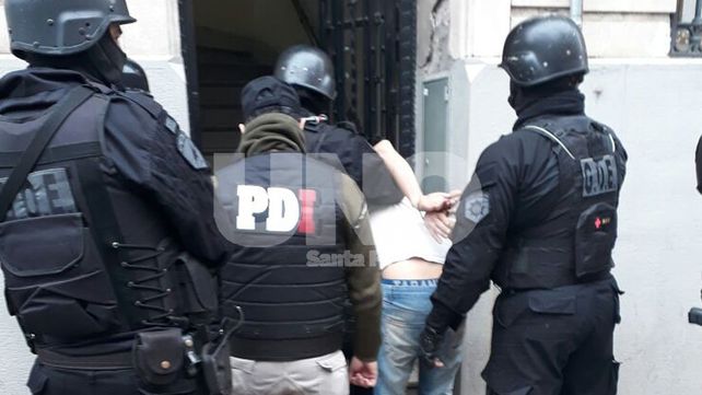 Cayó preso un hombre con un arma de guerra imputado de graves delitos contra las personas