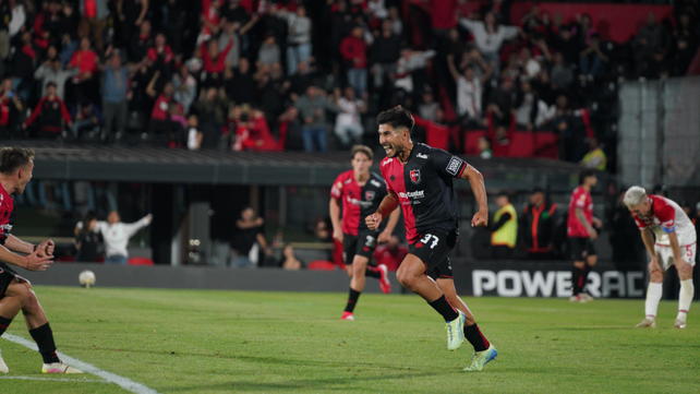 Luciano Lollo celebra el gol del empate del último partido