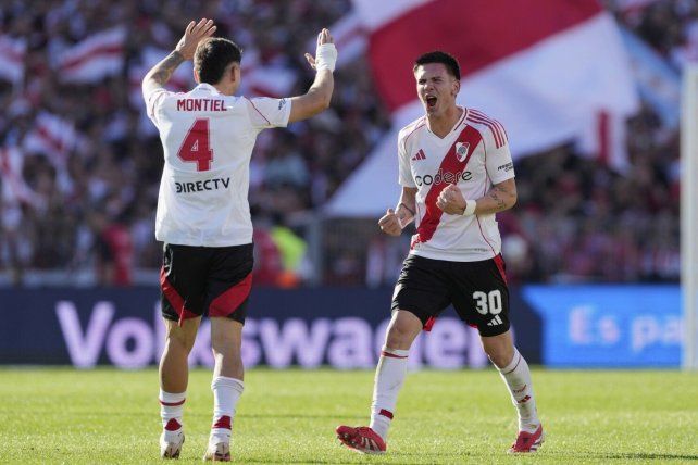 Franco Mastantuono marcó un golazo de tiro libre en el triunfo de River sobre Boca.