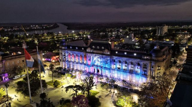 Noche de los Museos: hubo desfile militar nocturno y más de 80 espacios culturales abrieron sus puertas
