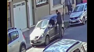 Bº Candioti: con un inhibidor abrieron un auto y robaron $120.000