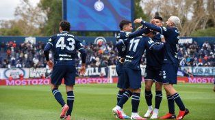 Independiente Rivadavia le ganó a Aldosivi y es el líder absoluto de la anual