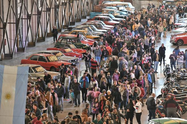 La muestra se realizará en los siguientes horarios: sábado 9 de mayo de 15.30 a 22.30. Domingo 10 de mayo de 10 a 19. La entrada es libre y gratuita