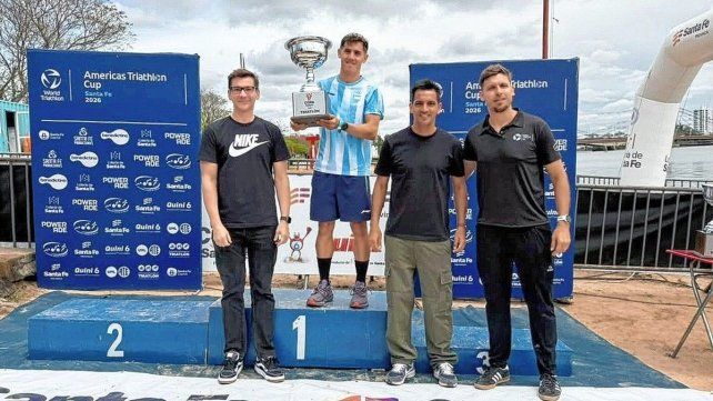 Tadeo Baruffato se consagró en la Copa Santa Fe de Triatlón en la Costanera Este.
