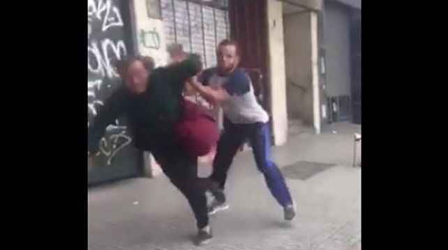 Suspendieron de por vida al rugbier que agredió a un indigente