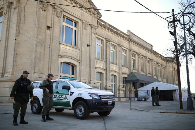 En las inmediaciones de la Estación Belgrano ya hay un fuerte operativo de seguridad de las fuerzas federales. (Foto: diario Uno de Santa Fe)