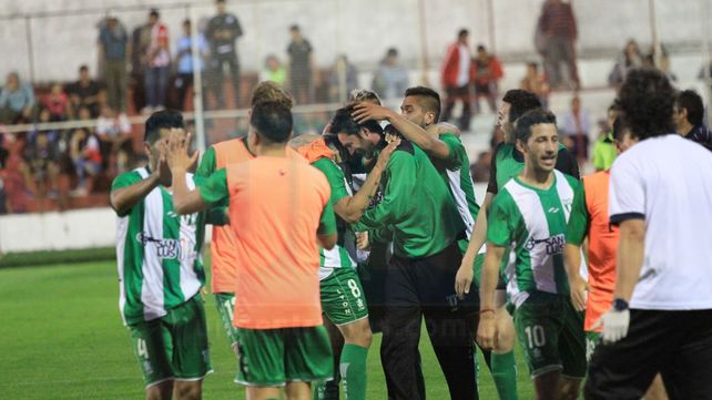 Otra derrota del Decano ante un rival directo