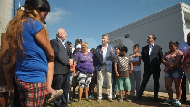 Macri junto a Lifschitz y Corral dejaron inauguradas las primeras viviendas.