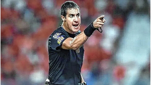 Pablo Echavarría estuvo el sábado dirigiendo a Newells en el Coloso y este viernes vuelve a Rosario para arbitrar el partido de Central con Defensa y Justicia.