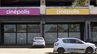 Vacíos. Los locales contiguos al sector de cines hace muchosaños que están cerrados.