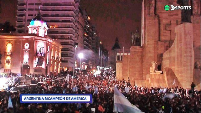 Los festejos en el Monumento a la Bandera.