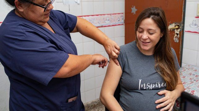 Embarazadas entre 32 y 36 semanas deben vacunarse contra la bronquiolitis para proteger a sus bebés con anticuerpos