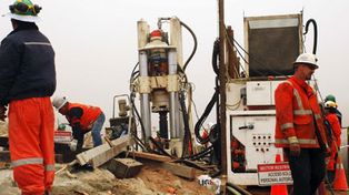 Un sismo sacudi&oacute; la mina, pero no  detuvieron los trabajos de rescate