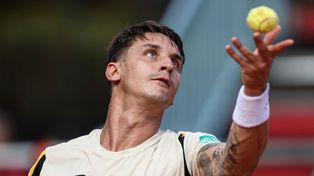 Camilo Ugo Carabelli ganó temprano un extenso partido que se definió en el tie break y luego la tuvo más sencilla ante un rival que también tuvo doble jornada. Busca otra final del Quini 6 Rosario Challenger.