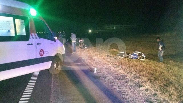 Un motociclista resultó herido al chocar con un camión en autopista Rosario-Buenos Aires