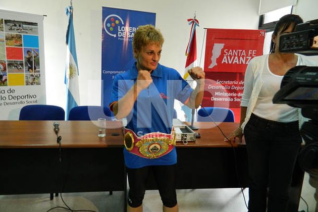 La provincia apoya la defensa del título de la boxeadora Alejandra Locomotora” Oliveras