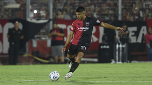 Luciano Lollo debutó con la camiseta de Newells y marcó un récord.
