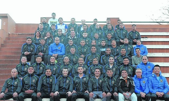 Hay plantel. Los árbitros su juntaron en el Estadio Municipal para realizar la producción fotográfica de Ovación.&nbsp;