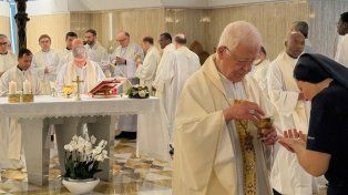 A un año del fallecimiento de Papa Francisco, el Vaticano realizó una misa conmemorativa en el lugar donde el pontífice argentino vivió durante su papado