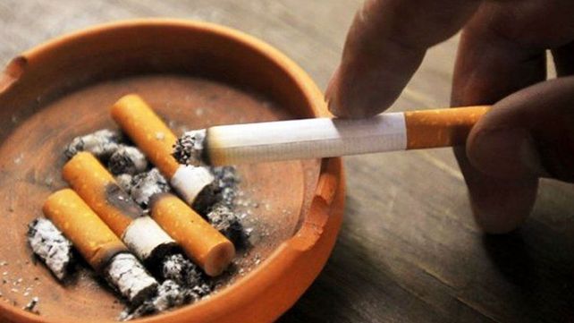 El 40% de los fumadores del país cambió su consumo por el aumento de los impuestos a los cigarrillos
