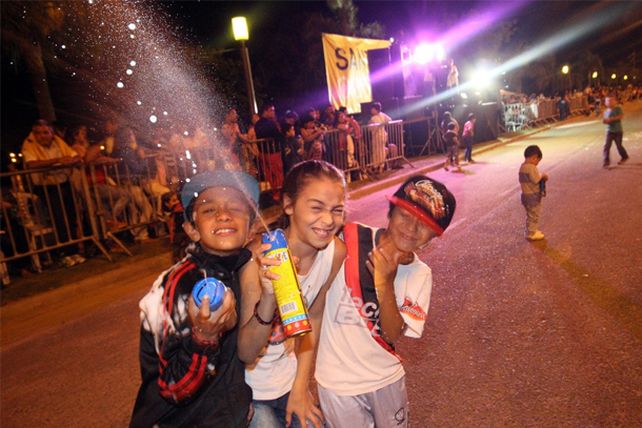 Carnavales entre Todos: 20 mil personas participaron de los corsos en Costanera Este