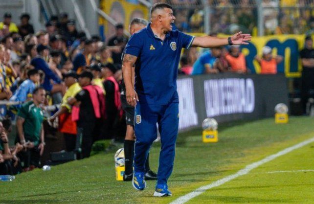 Jorge Almirón comenzó a probar de cara al choque de Central ante Atlético Tucumán.