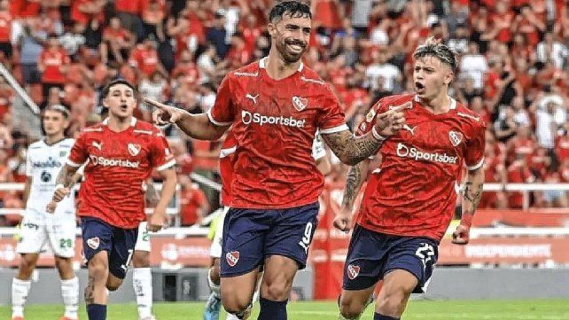 Independiente derrotó a Sarmiento con doblete de Ávalos.